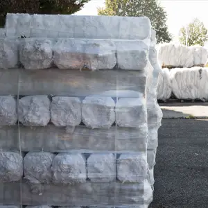 Barres de mousse polyéthylène compactée collectées pour recyclage dans l’industrie de l’emballage chez Weepackup