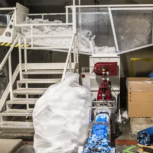 Machine industrielle de recyclage des chutes de mousse polyéthylène chez Weepackup